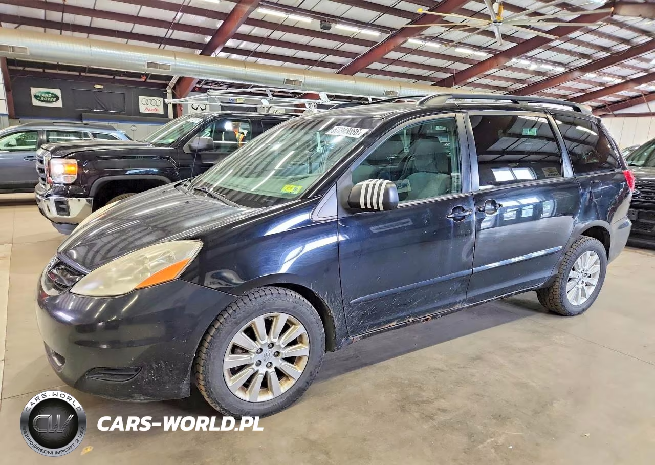 2010 Toyota Sienna Le