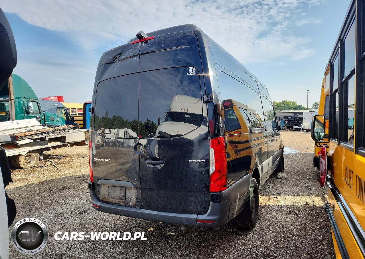 2023 Mercedes-Benz Sprinter 2500 VIN:W1Z4KGHY6PT133456 - 3