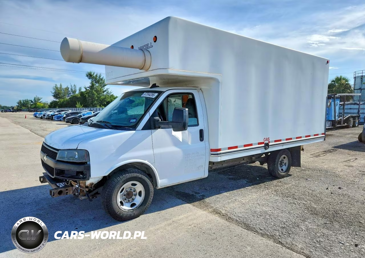 2019 Chevrolet Express G3500 Box Truck – zdjęcie 1 z 13