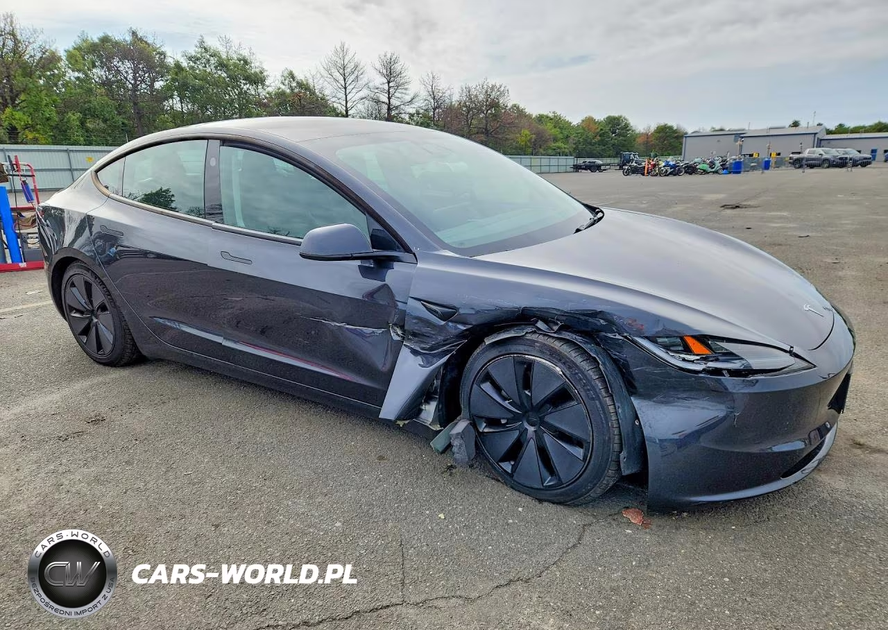 2025 Tesla Model 3 VIN:5YJ3E1EA0SF988083 - 4