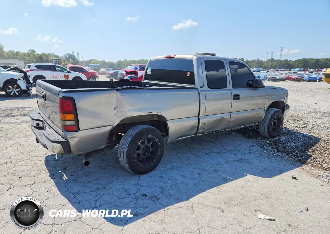 2003 Chevrolet Silverado C1500 VIN:2GCEC19X031147205 - 3