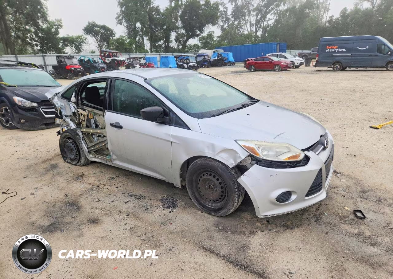 2012 Ford Focus S VIN:1FAHP3E22CL462398 - 4