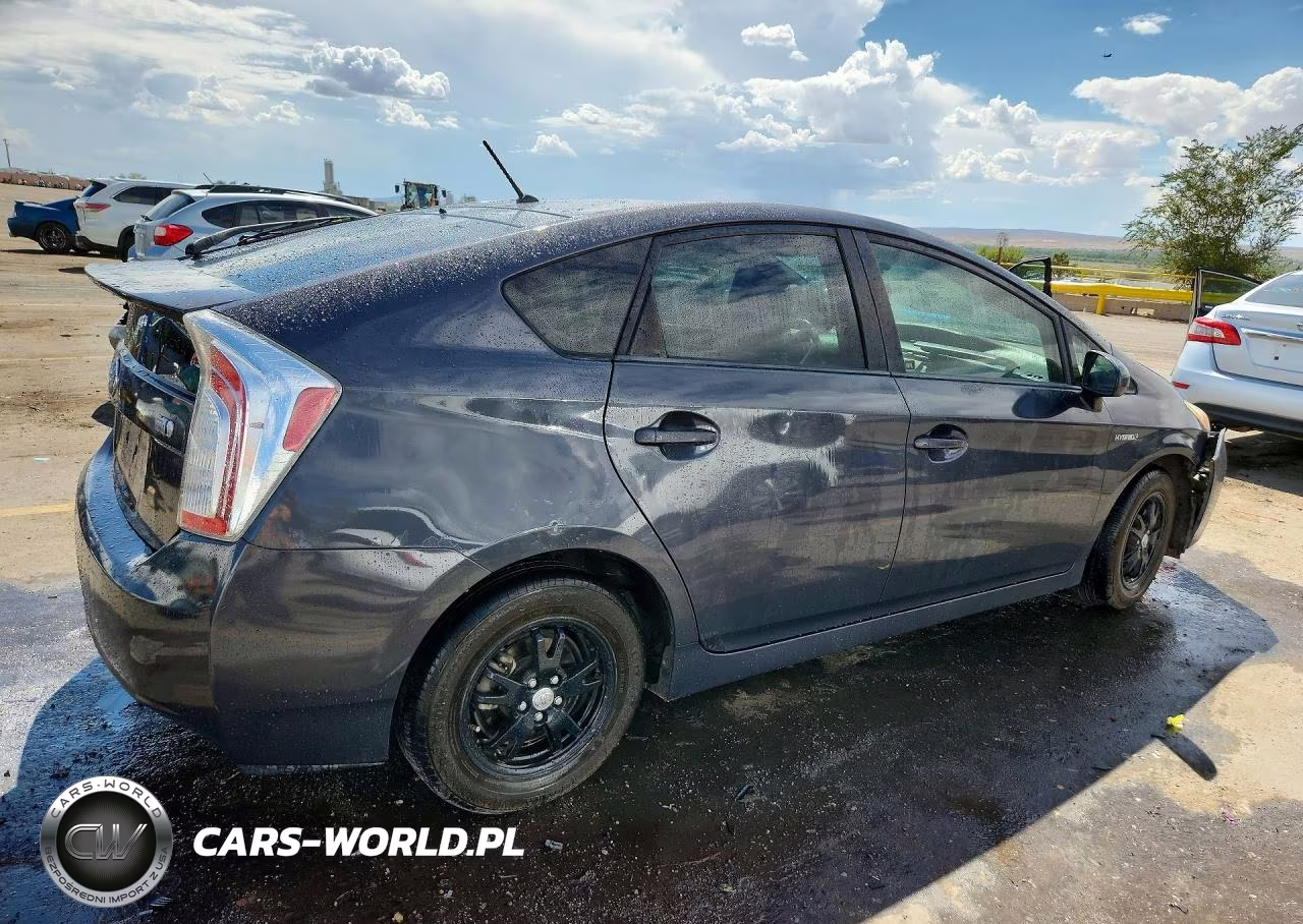 2013 Toyota Prius Two VIN:JTDKN3DU9D1644377 - 3