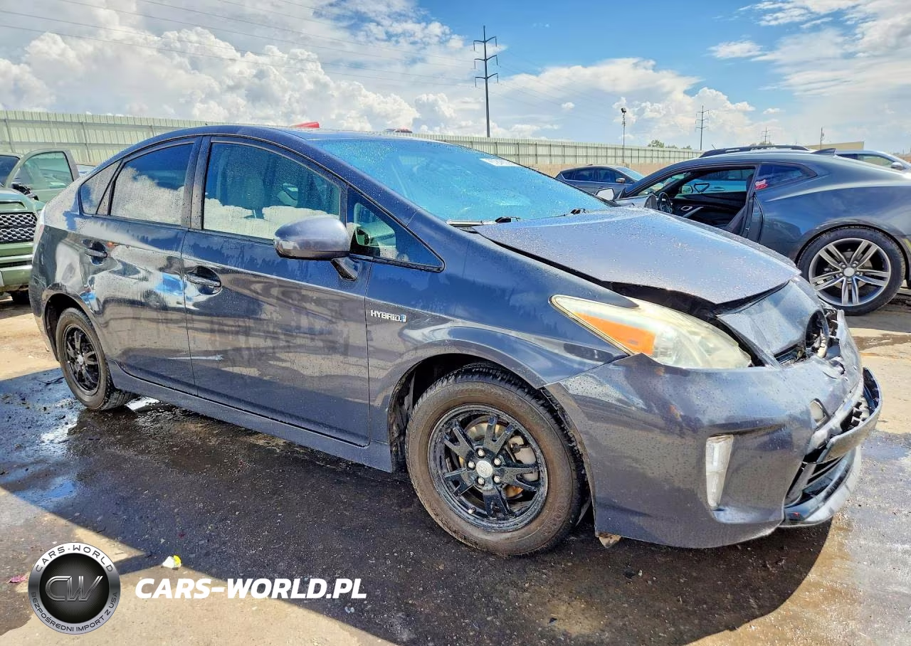 2013 Toyota Prius Two VIN:JTDKN3DU9D1644377 - 4