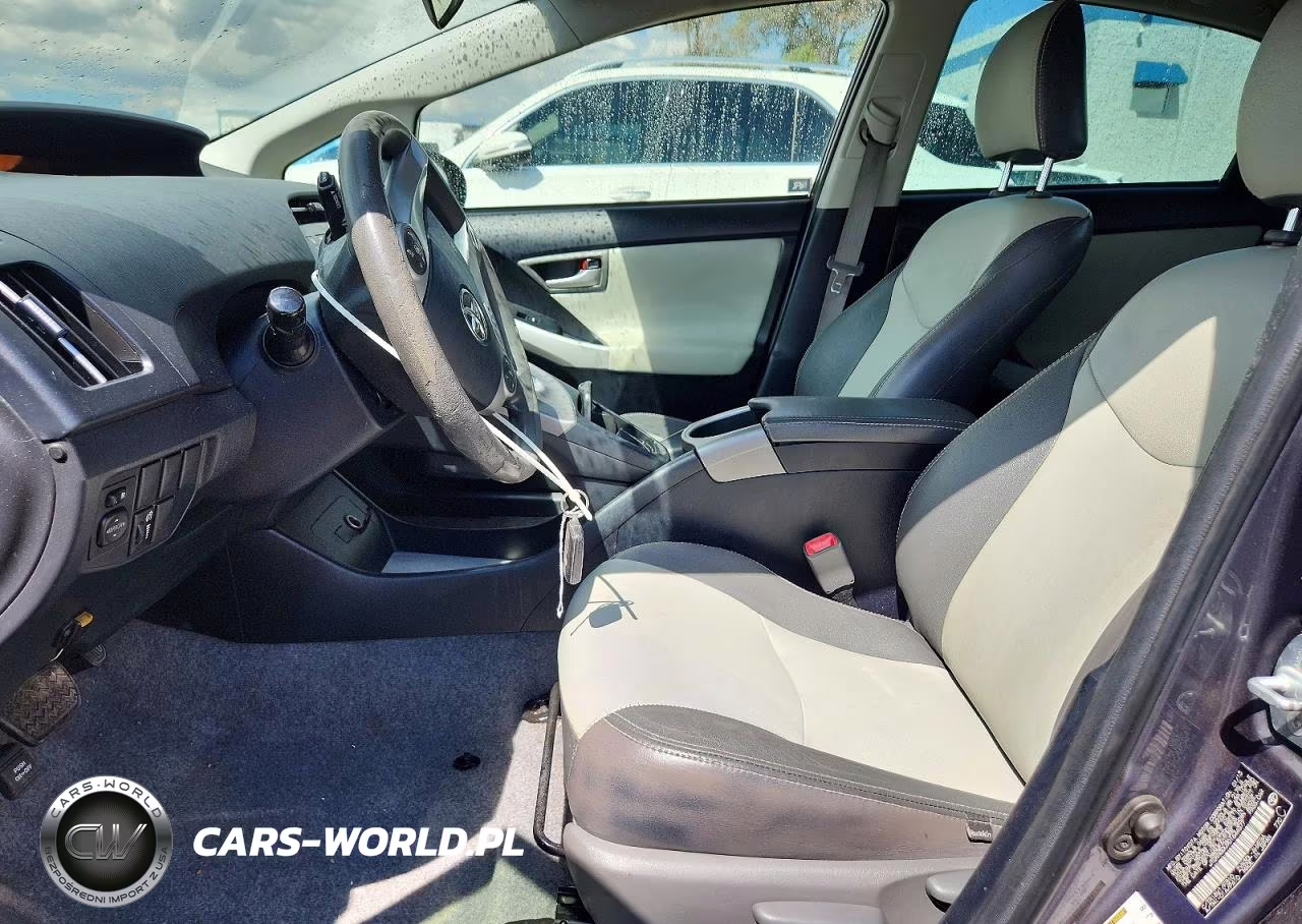 2013 Toyota Prius Two VIN:JTDKN3DU9D1644377 - 7