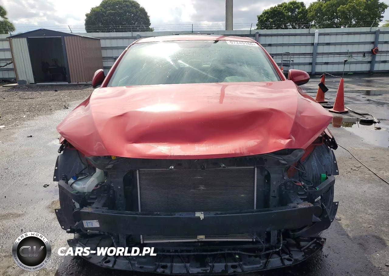 2018 Hyundai Elantra Value Edition VIN:5NPD84LF7JH307817 - 5
