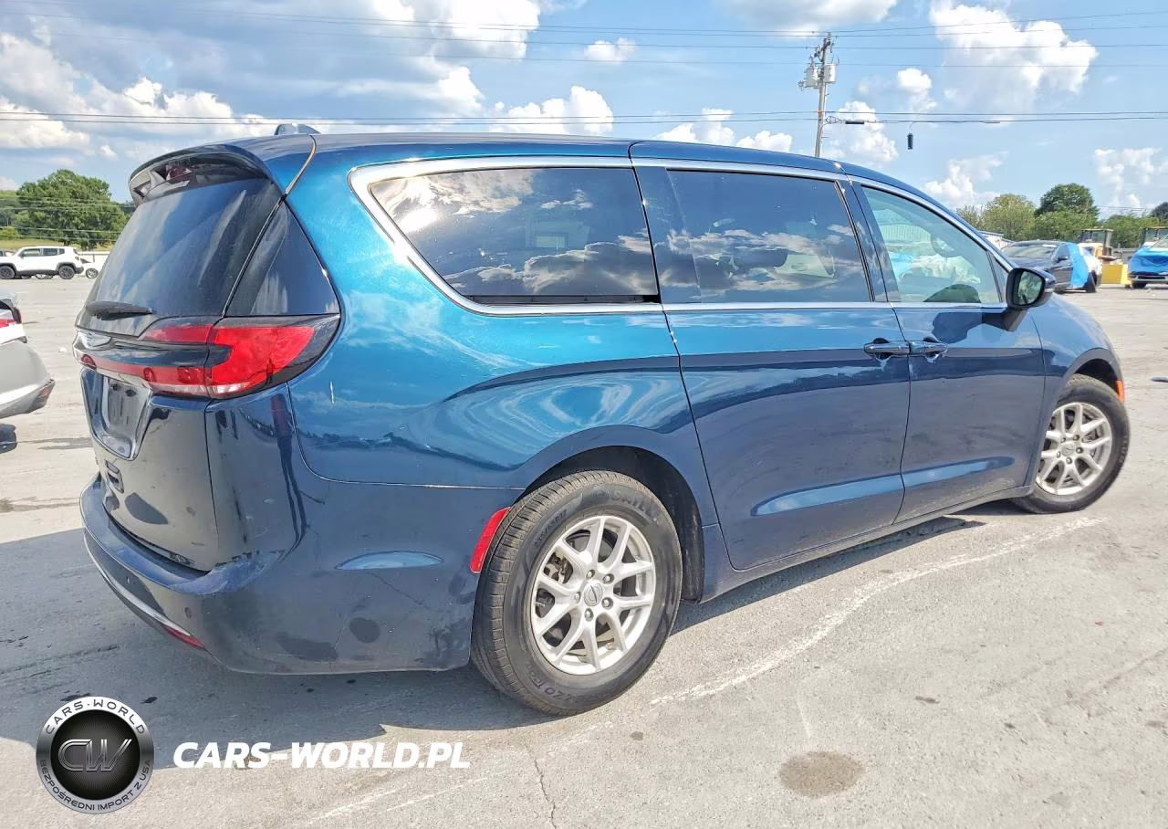 2023 Chrysler Pacifica Touring L VIN:2C4RC1BG1PR578381 - 3