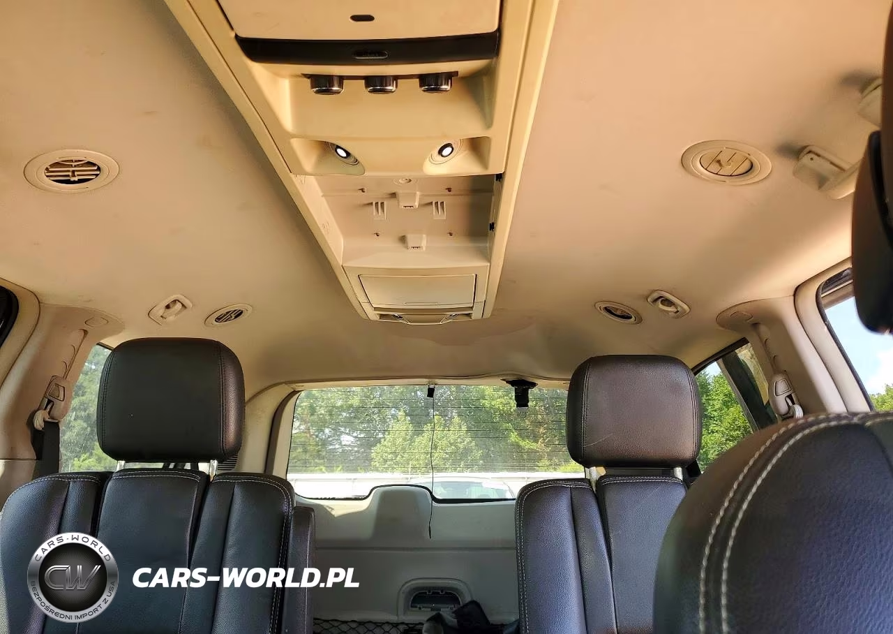 2012 Chrysler Town & Country Touring VIN:2C4RC1BGXCR306938 - 10