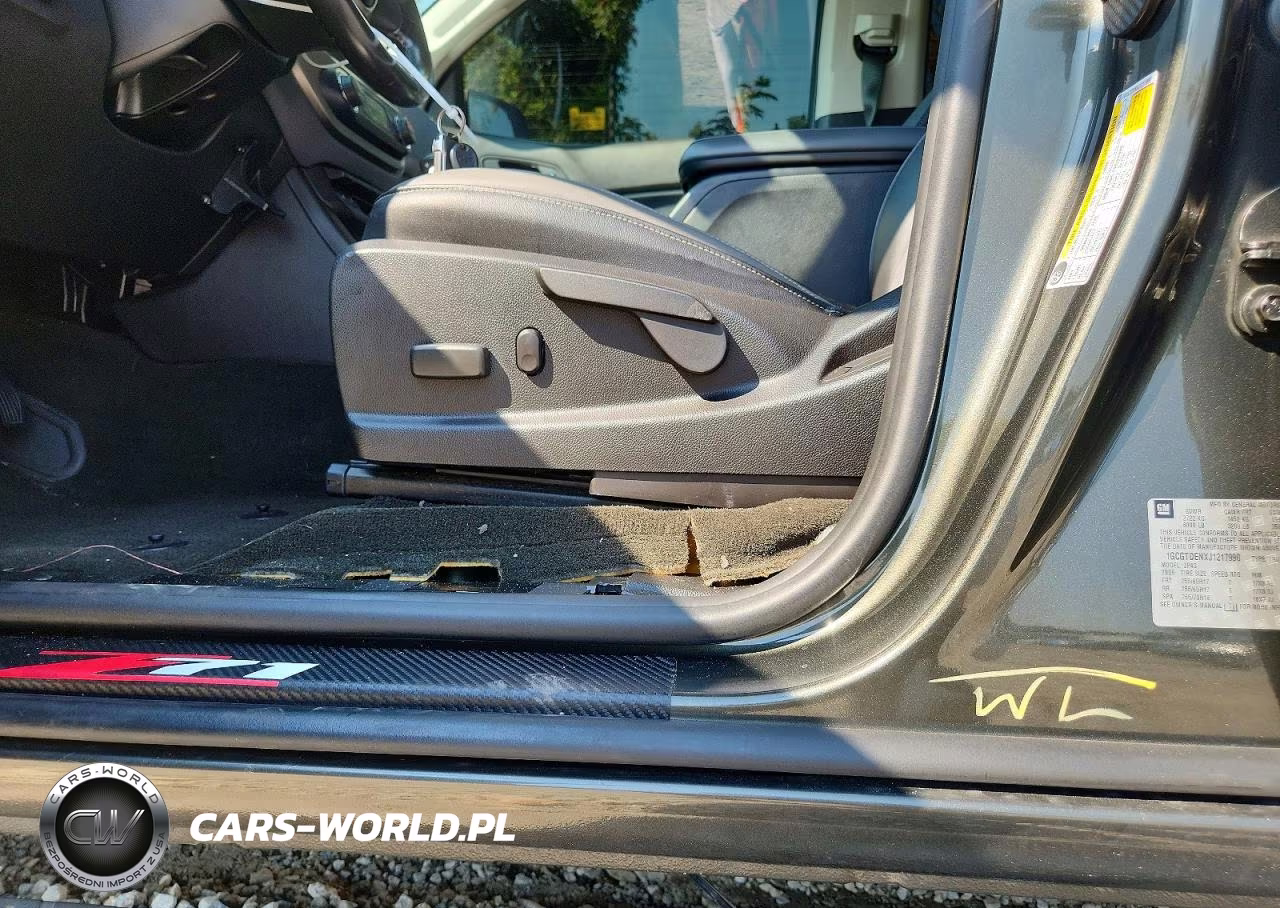 2018 Chevrolet Colorado Z71 VIN:1GCGTDENXJ1217990 - 12
