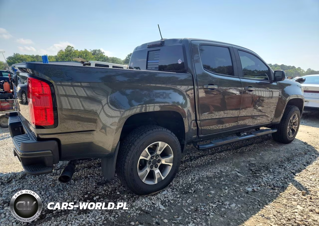2018 Chevrolet Colorado Z71 VIN:1GCGTDENXJ1217990 - 3