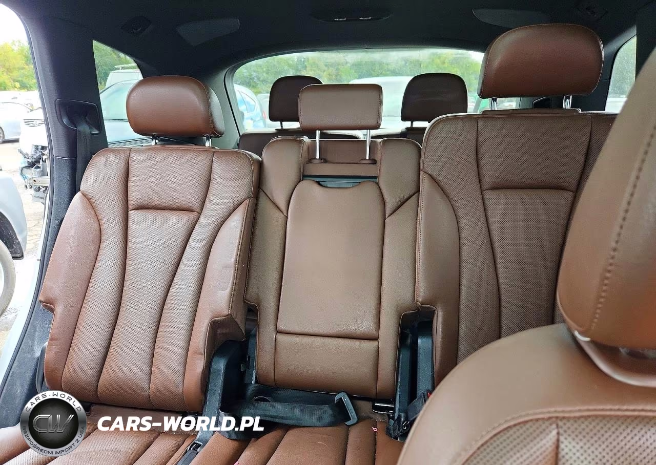 2017 Audi Q7 Prestige VIN:WA1VAAF75HD037637 - 10
