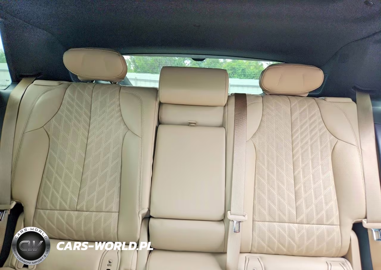 2024 Cadillac Lyriq Luxury VIN:1GYKPSRL6RZ132731 - 10
