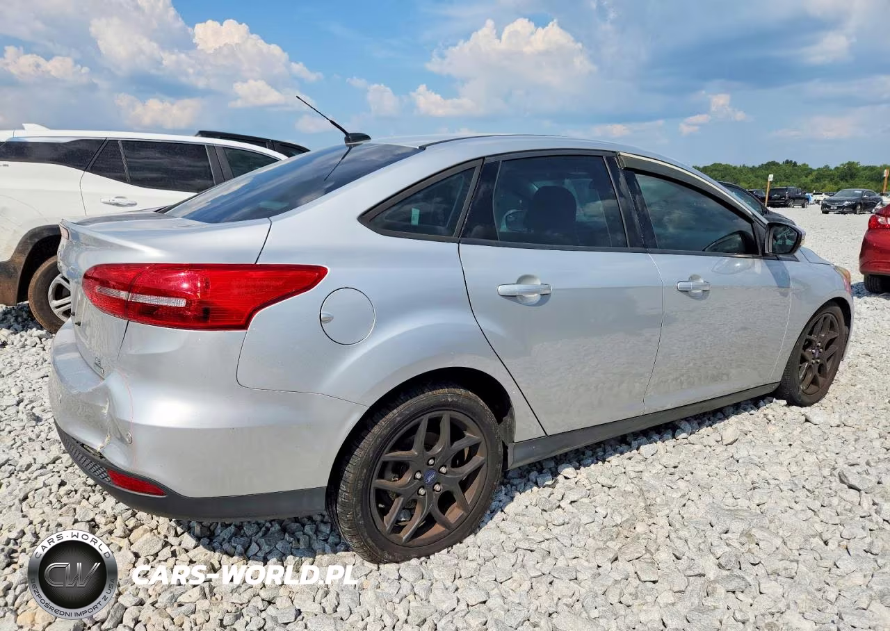 2016 Ford Focus Se VIN:1FADP3FE9GL368094 - 3