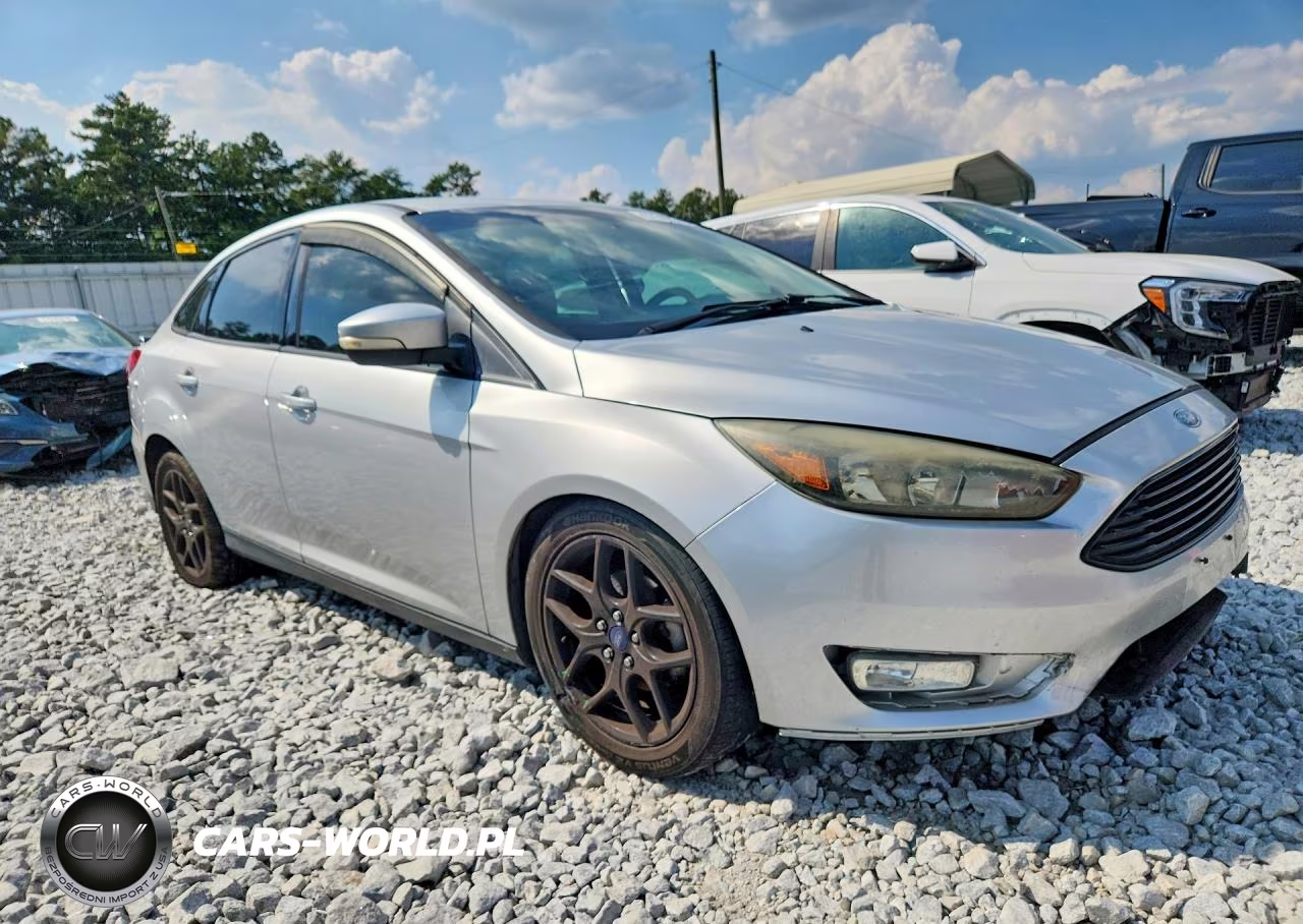 2016 Ford Focus Se VIN:1FADP3FE9GL368094 - 4