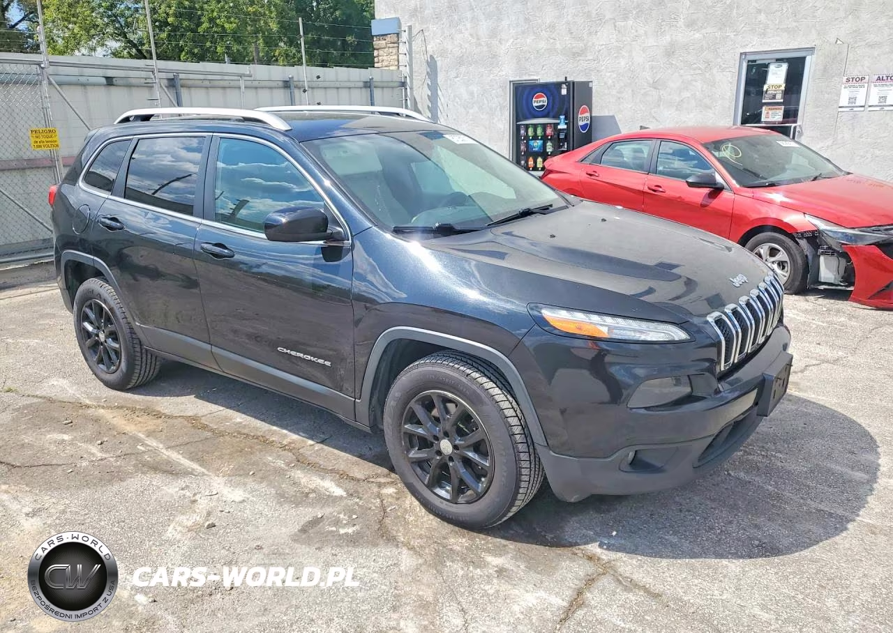 2016 Jeep Cherokee Latitude VIN:1C4PJMCB3GW276616 - 4