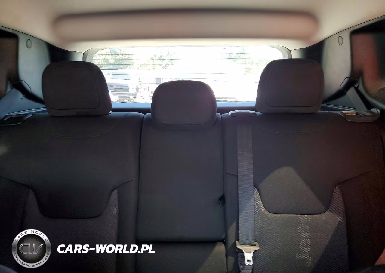 2017 Jeep Renegade Latitude VIN:ZACCJABBXHPF69894 - 10
