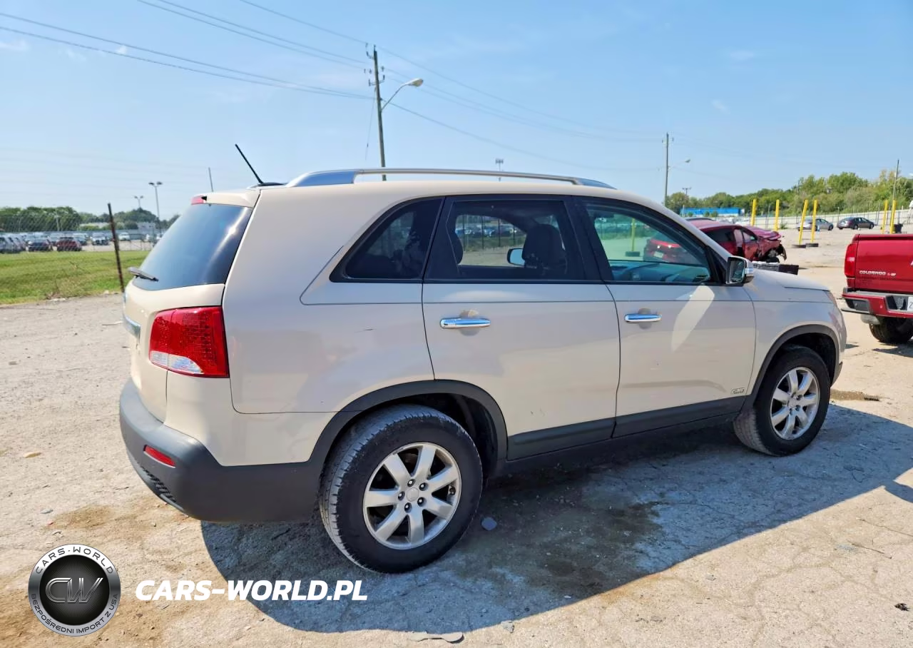2011 Kia Sorento Lx VIN:5XYKTDA13BG022943 - 3