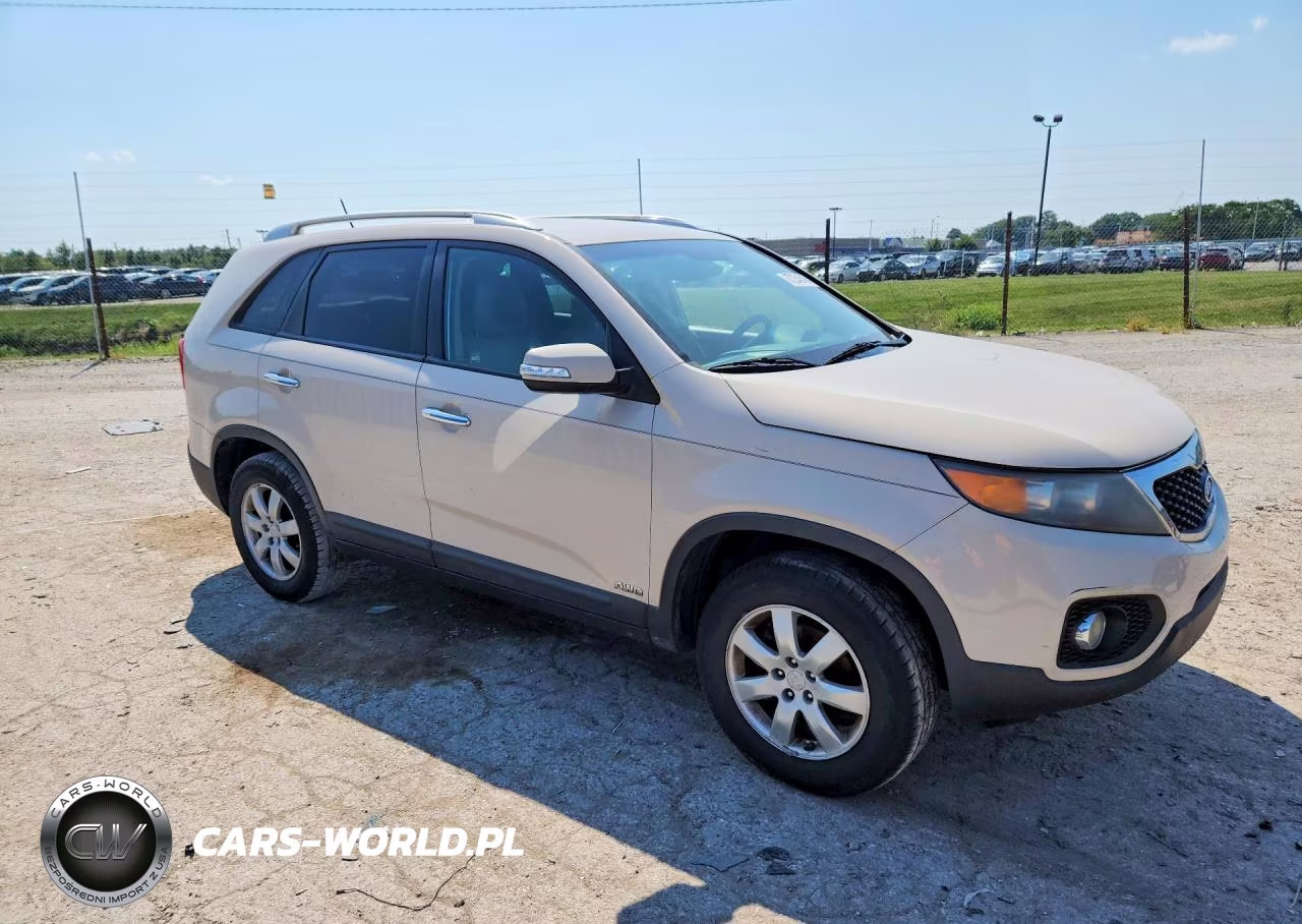 2011 Kia Sorento Lx VIN:5XYKTDA13BG022943 - 4