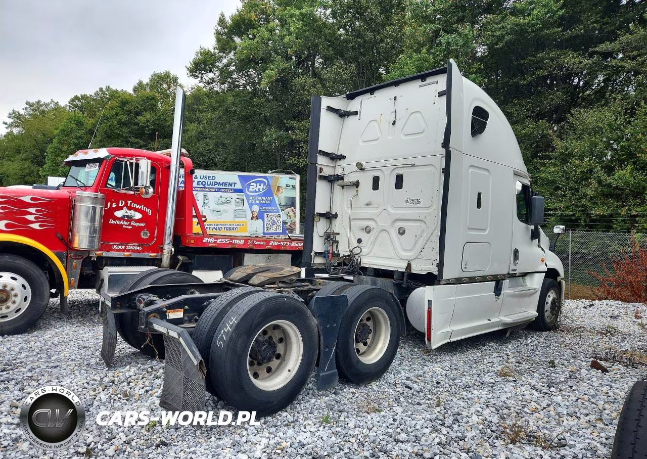 2014 Freightliner Cascadia Semi Truck VIN:3AKJGLD54ESFP1763 - 3