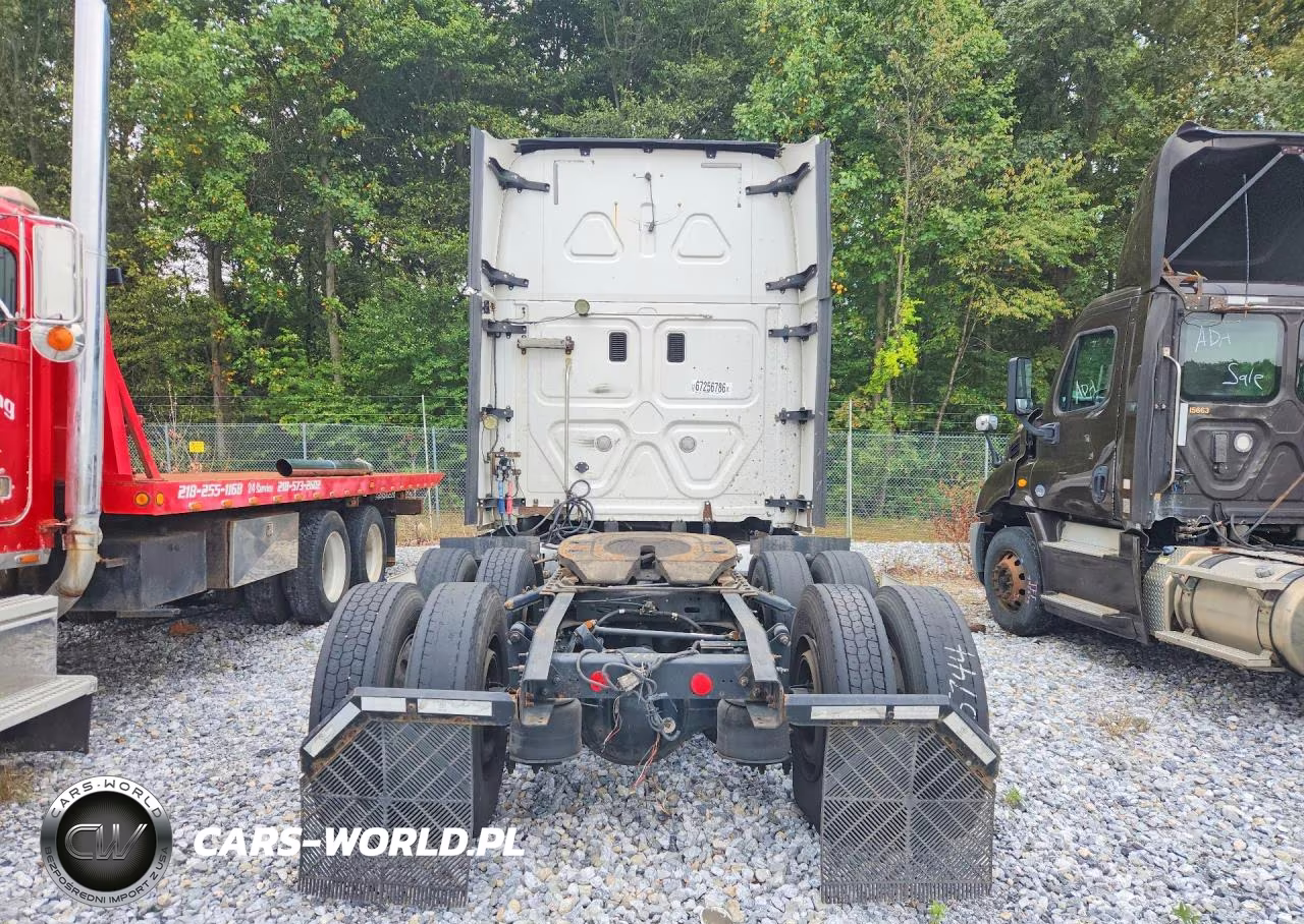 2014 Freightliner Cascadia Semi Truck VIN:3AKJGLD54ESFP1763 - 6