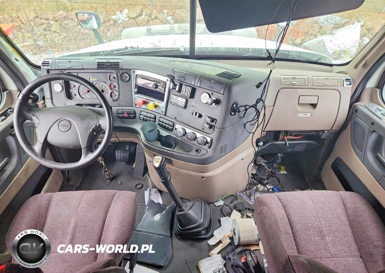 2014 Freightliner Cascadia Semi Truck VIN:3AKJGLD54ESFP1763 - 8