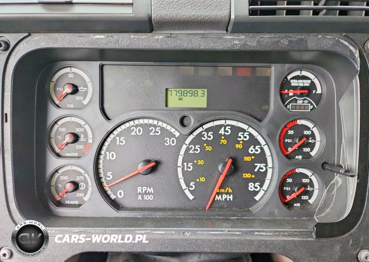 2014 Freightliner Cascadia Semi Truck VIN:3AKJGLD54ESFP1763 - 9