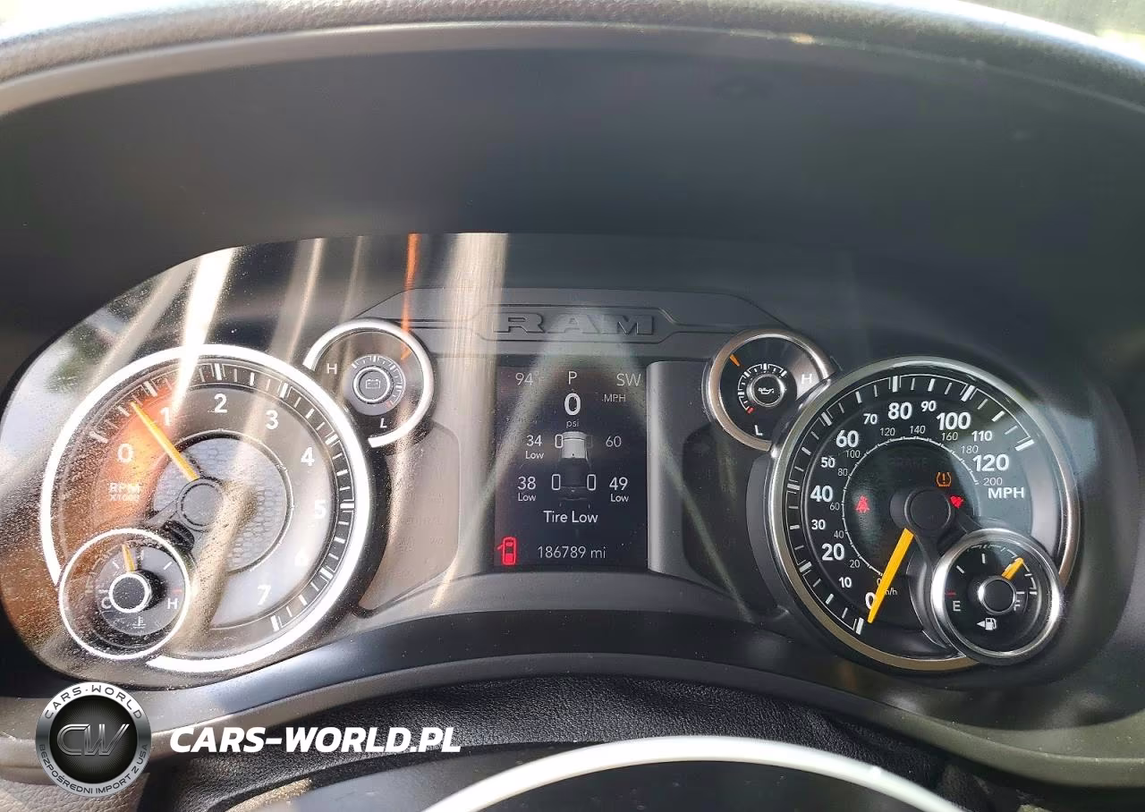 2019 Ram 2500 Tradesman 4X2 8' Box VIN:3C6UR4HJ3KG666254 - 9