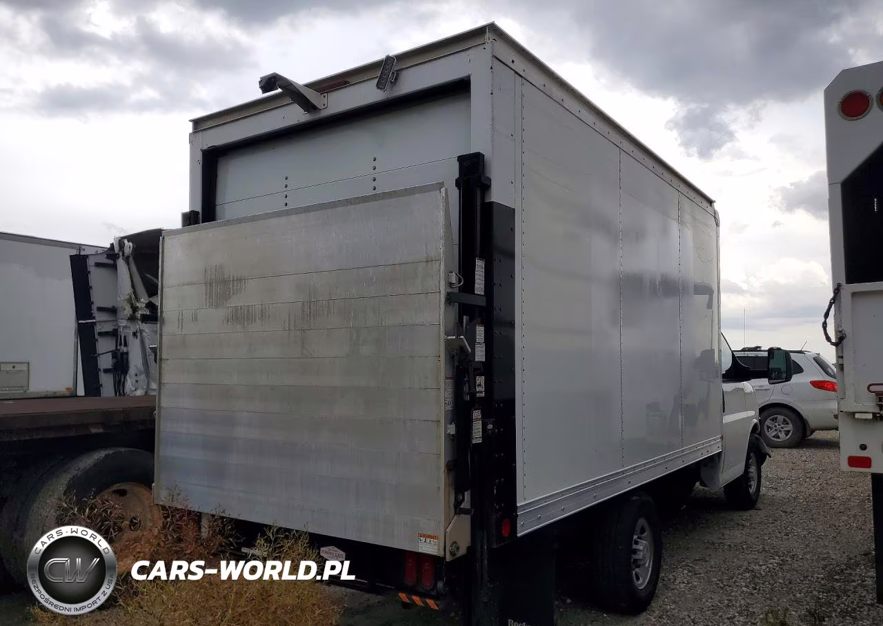 2023 Chevrolet Express Box Truck VIN:1GB0GRFP7P1116745 - 3