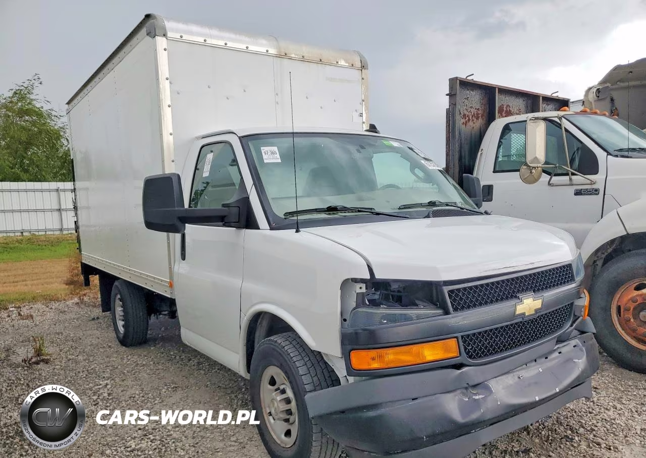 2023 Chevrolet Express Box Truck VIN:1GB0GRFP7P1116745 - 4