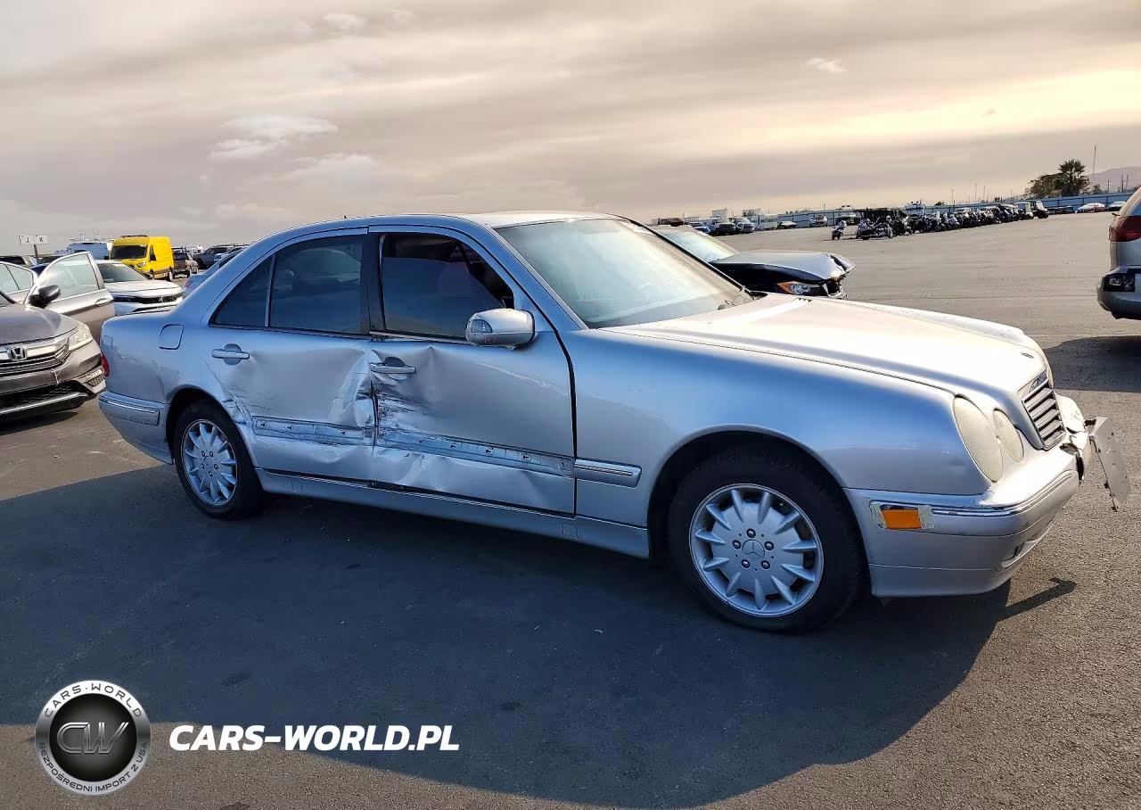 2000 Mercedes-Benz E 320 VIN:WDBJF65J8YB090763 - 4