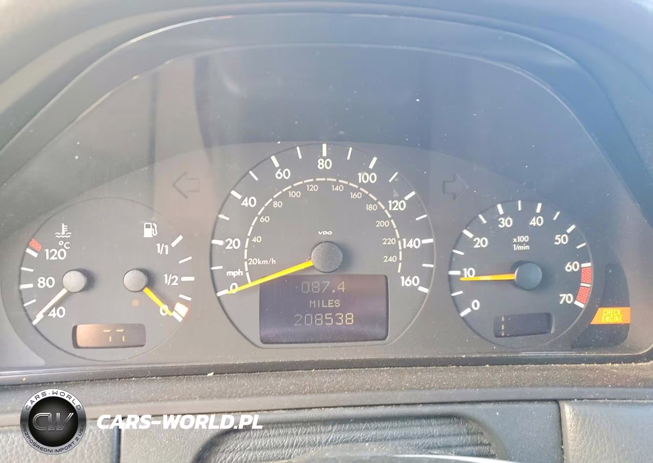 2000 Mercedes-Benz E 320 VIN:WDBJF65J8YB090763 - 9