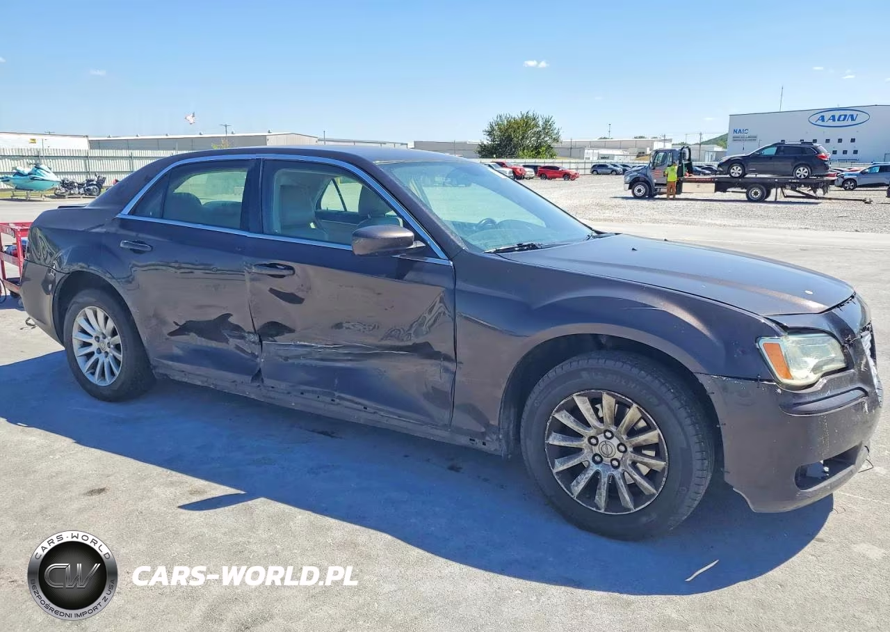 2013 Chrysler 300 VIN:2C3CCAAG4DH565752 - 4