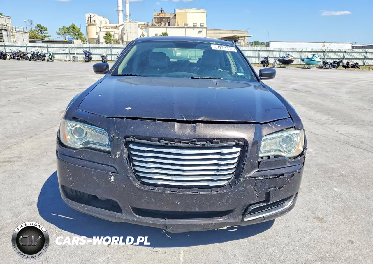 2013 Chrysler 300 VIN:2C3CCAAG4DH565752 - 5