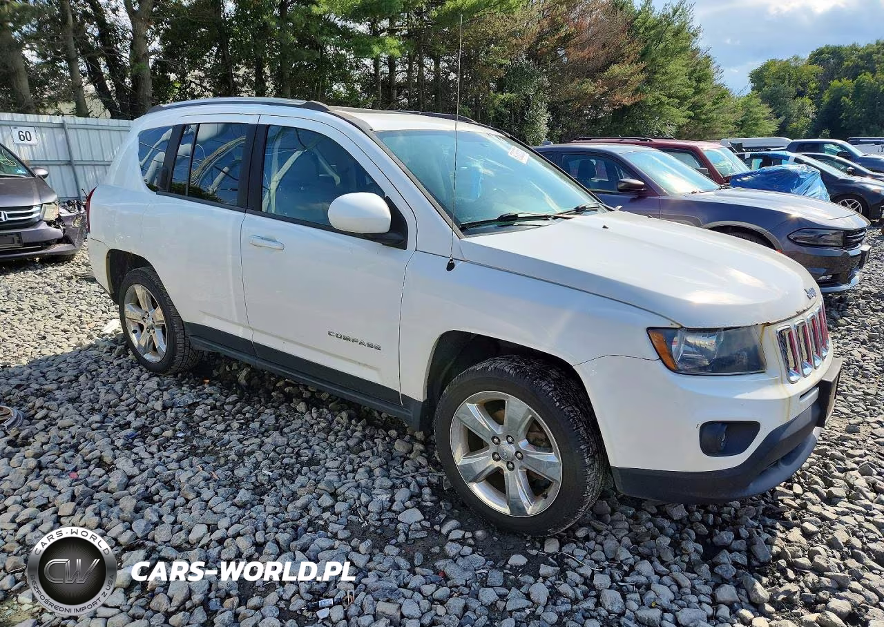 2014 Jeep Compass Latitude VIN:1C4NJDEB7ED828910 - 4