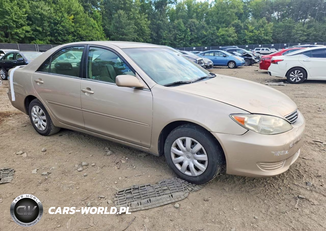 2005 Toyota Camry Le VIN:4T1BE32K95U096040 - 4