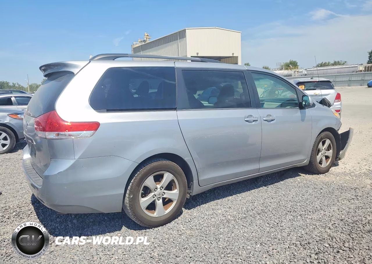 2012 Toyota Sienna Le VIN:5TDKK3DC4CS267197 - 3