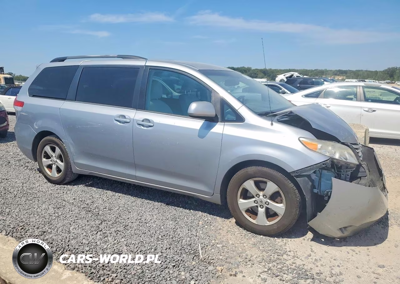2012 Toyota Sienna Le VIN:5TDKK3DC4CS267197 - 4