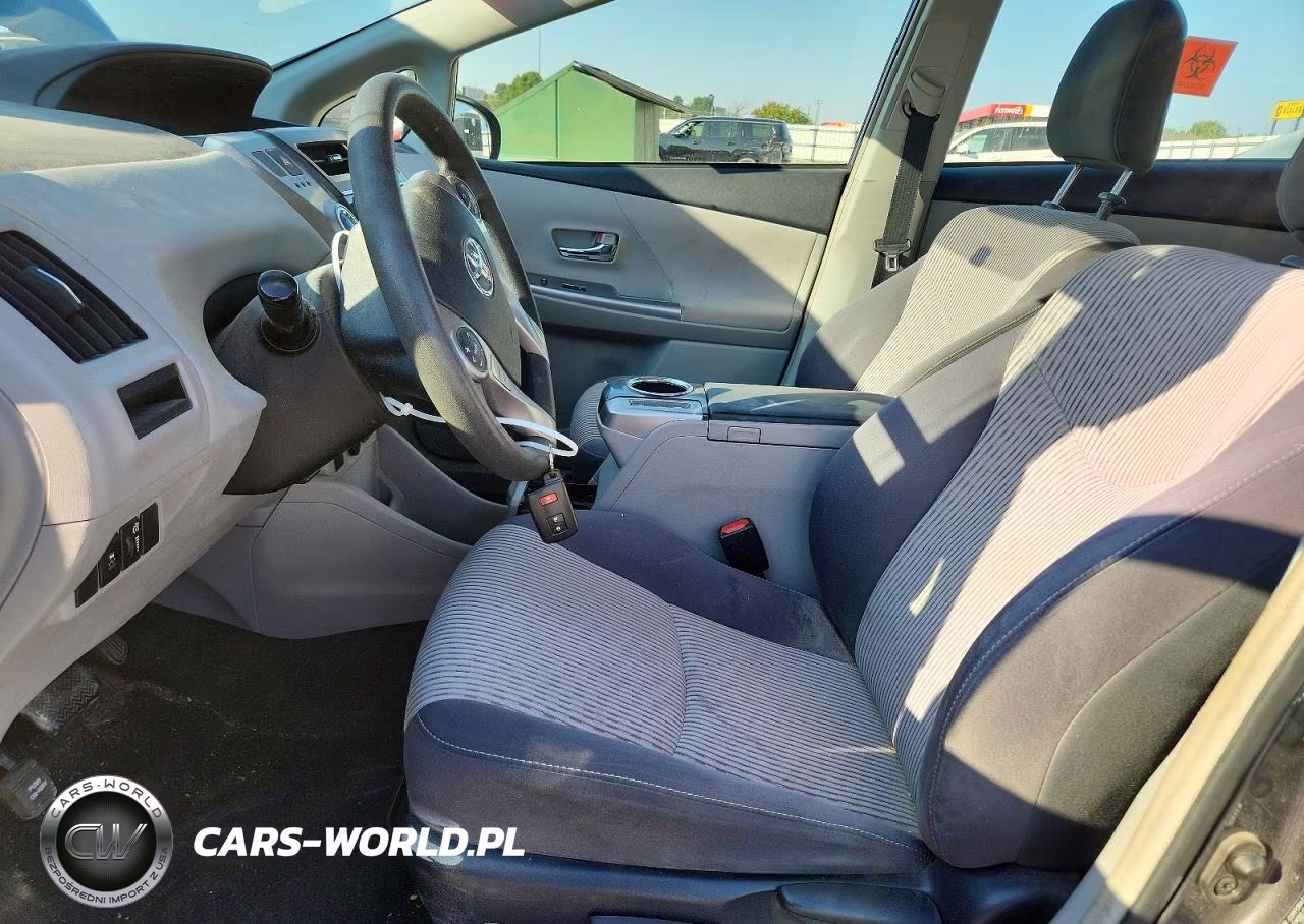 2017 Toyota Prius V Two VIN:JTDZN3EU6HJ066998 - 7
