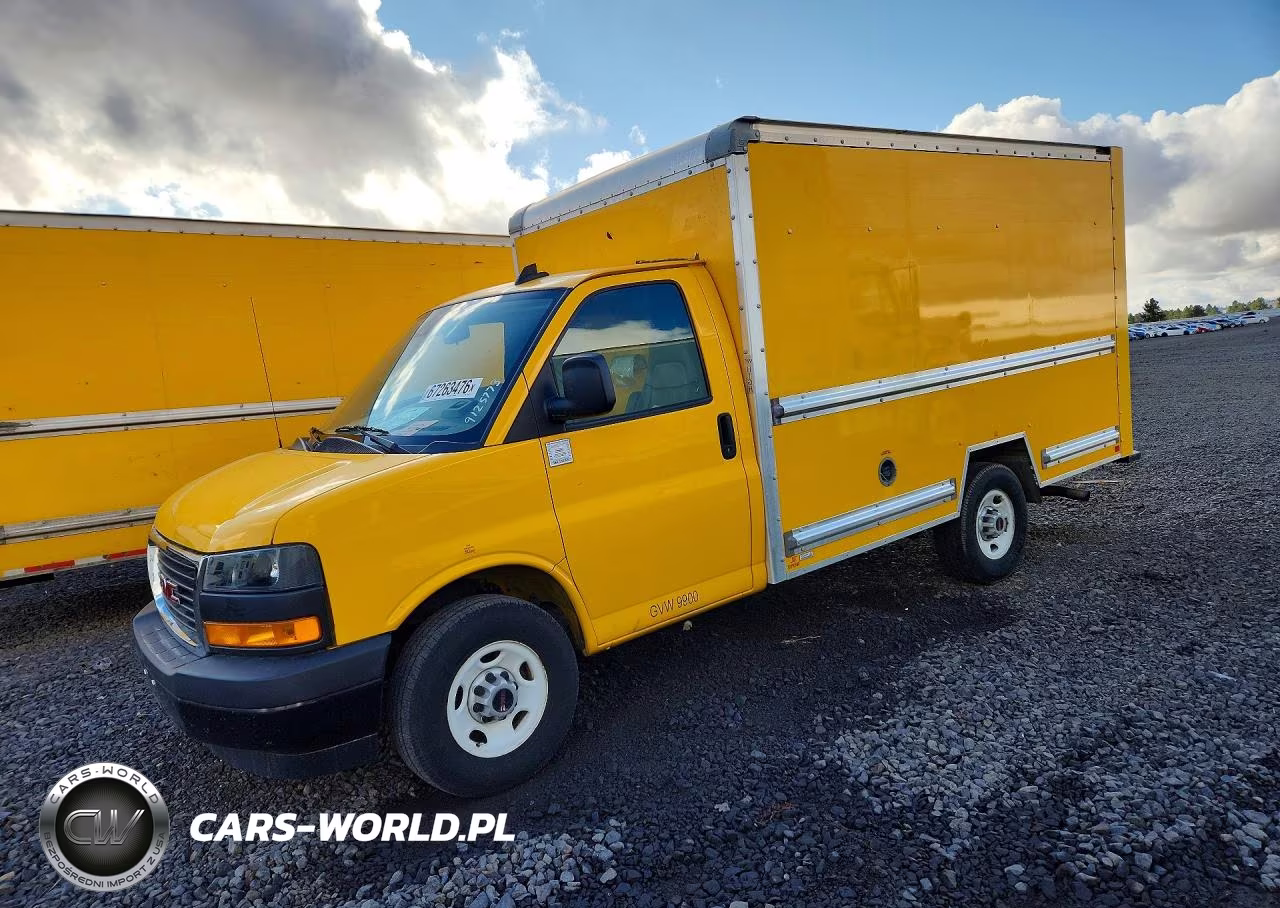 2022 GMC Savana Box Truck