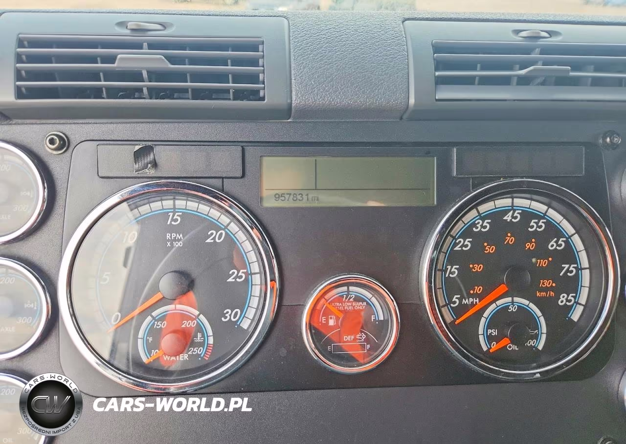2016 Freightliner Cascadia 125 VIN:3AKJGLD51GSGS9038 - 9