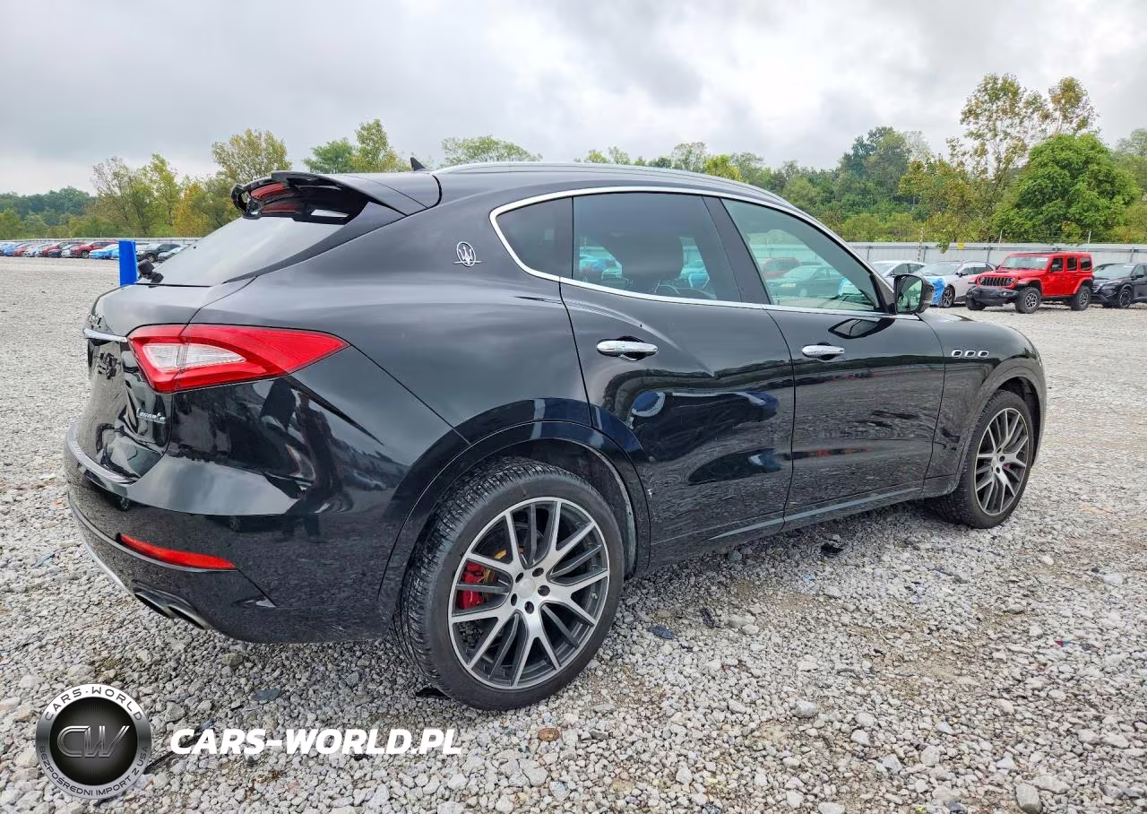 2017 Maserati Levante S Sport VIN:ZN661YUS8HX241307 - 3