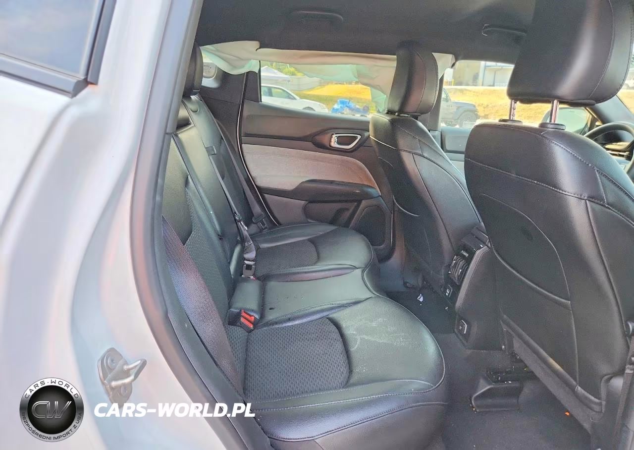 2024 Jeep Compass Latitude VIN:3C4NJDBN6RT607992 - 10