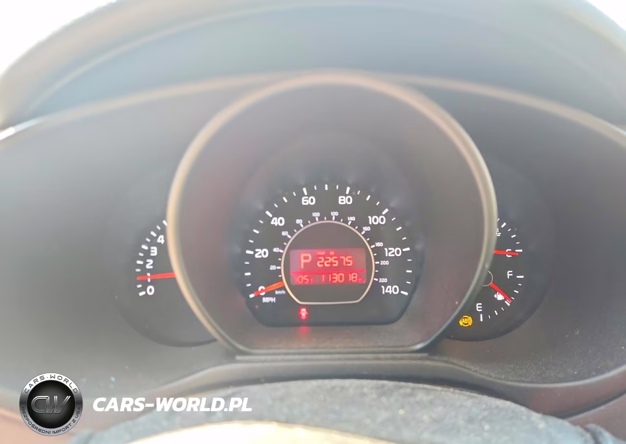 2016 Kia Soul + VIN:KNDJP3A55G7357235 - 9