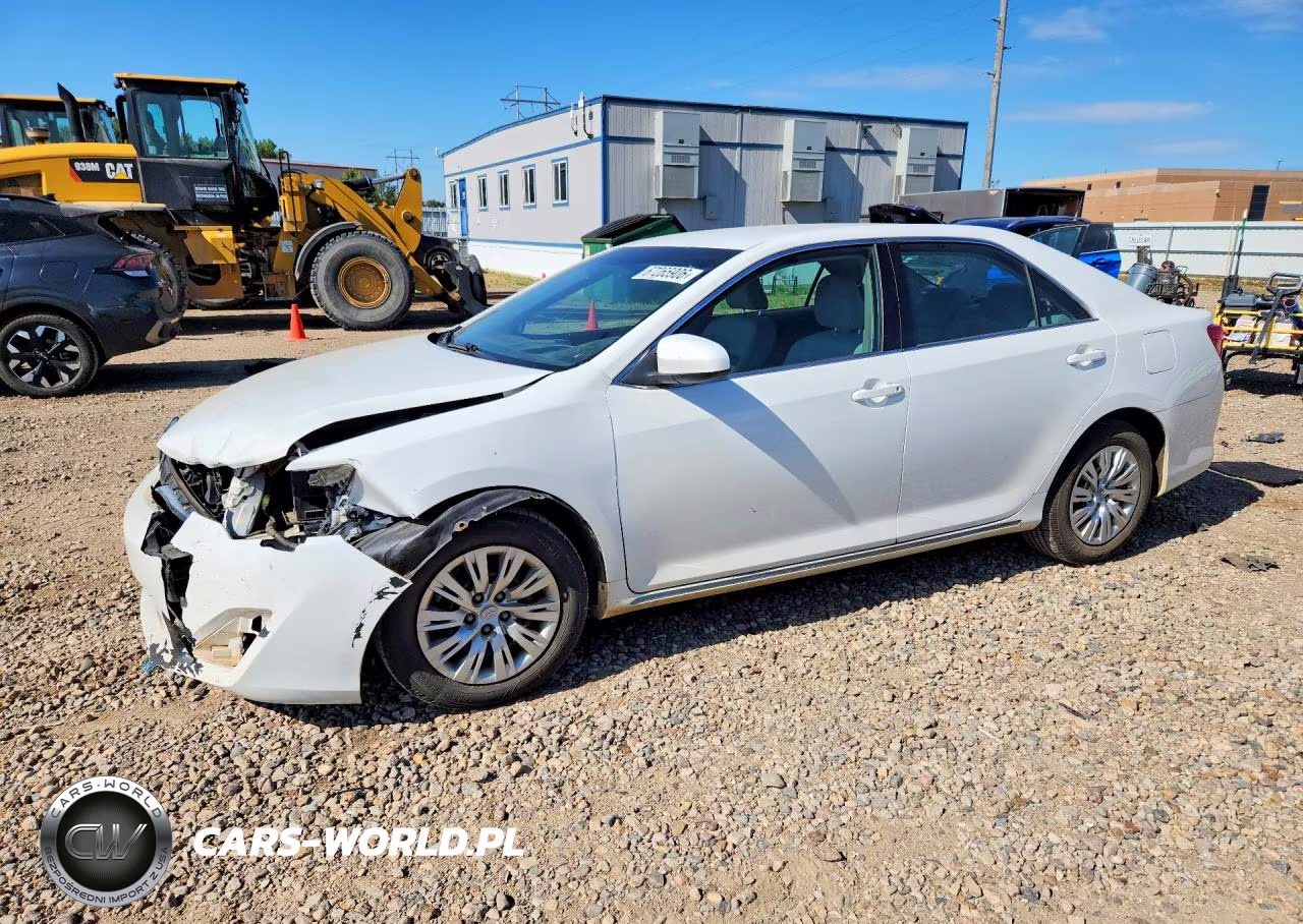 2014 Toyota Camry Le VIN:4T4BF1FK3ER372035 - 1