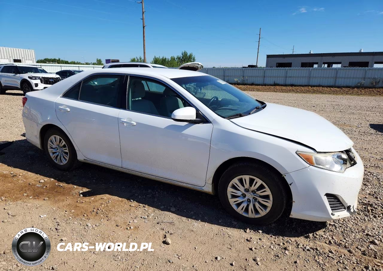 2014 Toyota Camry Le VIN:4T4BF1FK3ER372035 - 4