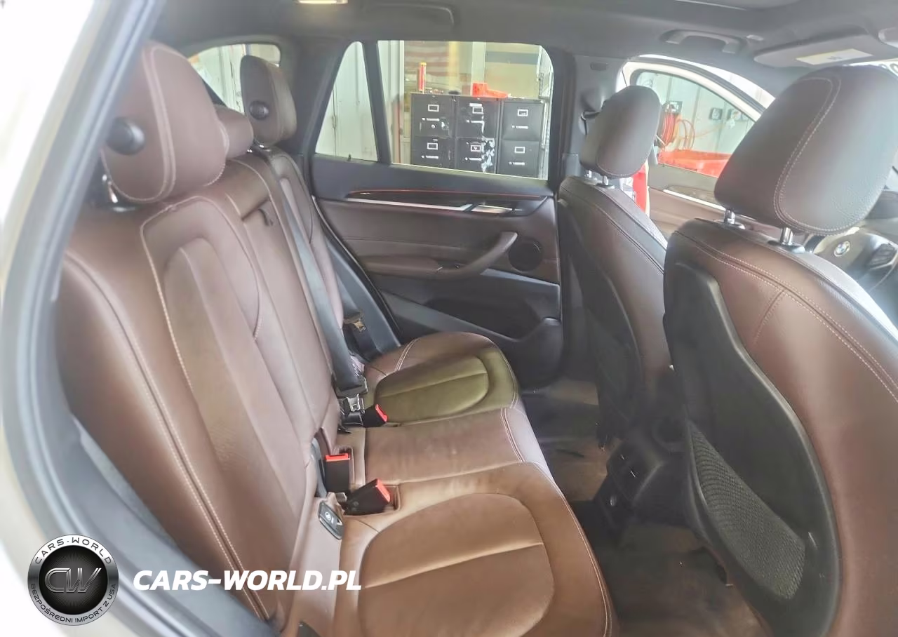 2018 BMW X1 xDrive28I VIN:WBXHT3C31J5K25682 - 11