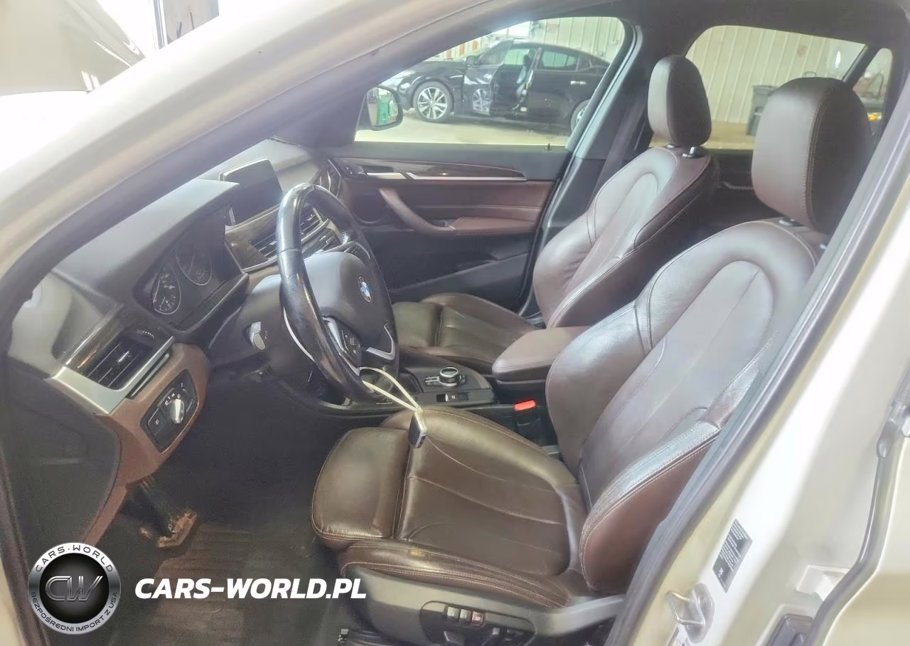 2018 BMW X1 xDrive28I VIN:WBXHT3C31J5K25682 - 7