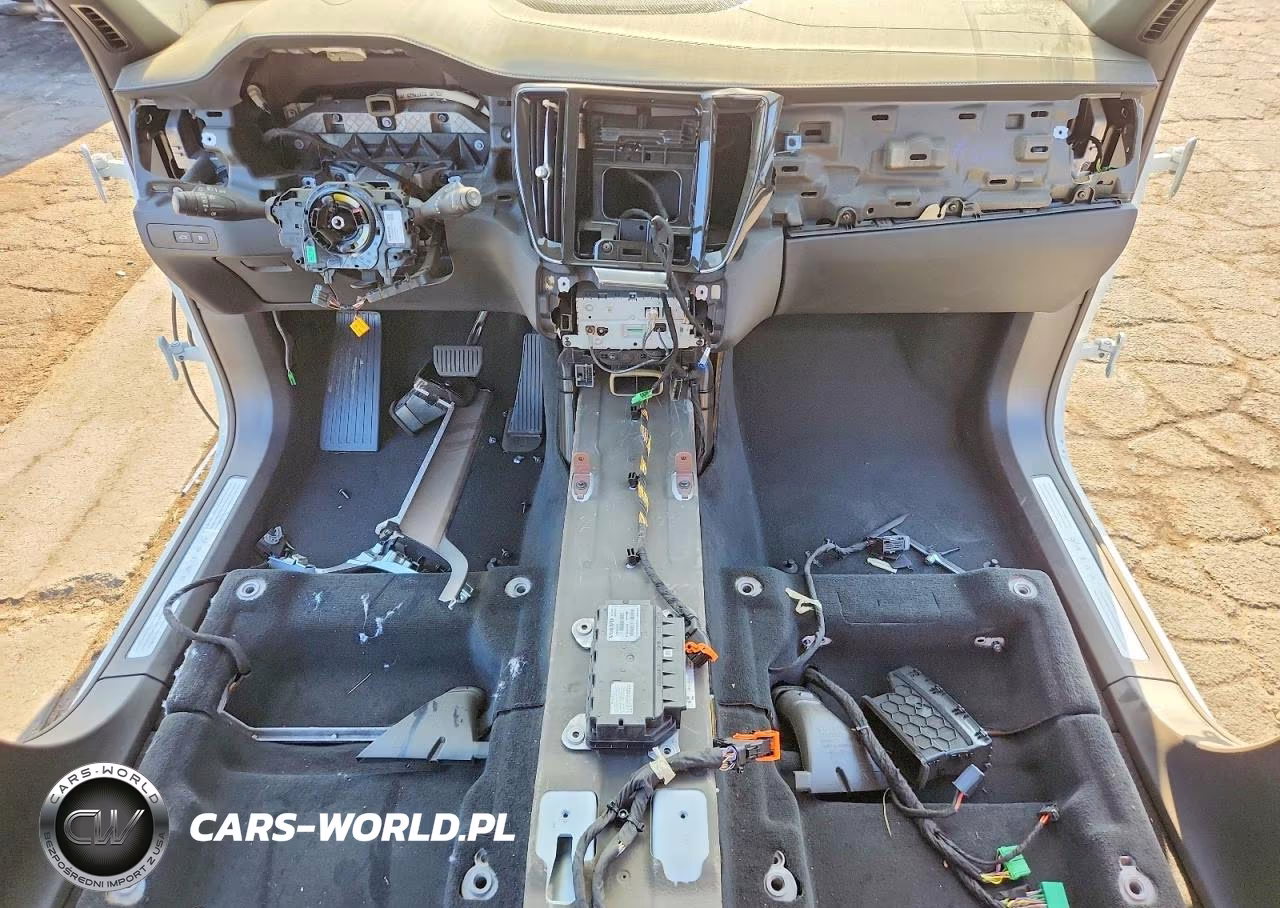 2025 Volvo Xc90 Plus VIN:YV4H60PB8S1379008 - 8