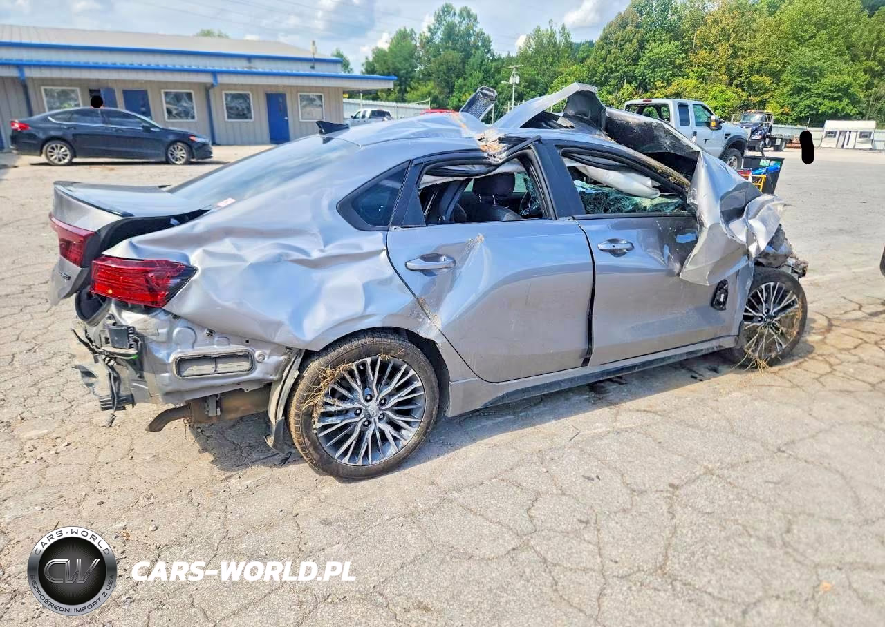 2023 Kia Forte Gt Line VIN:3KPF54AD1PE620233 - 3
