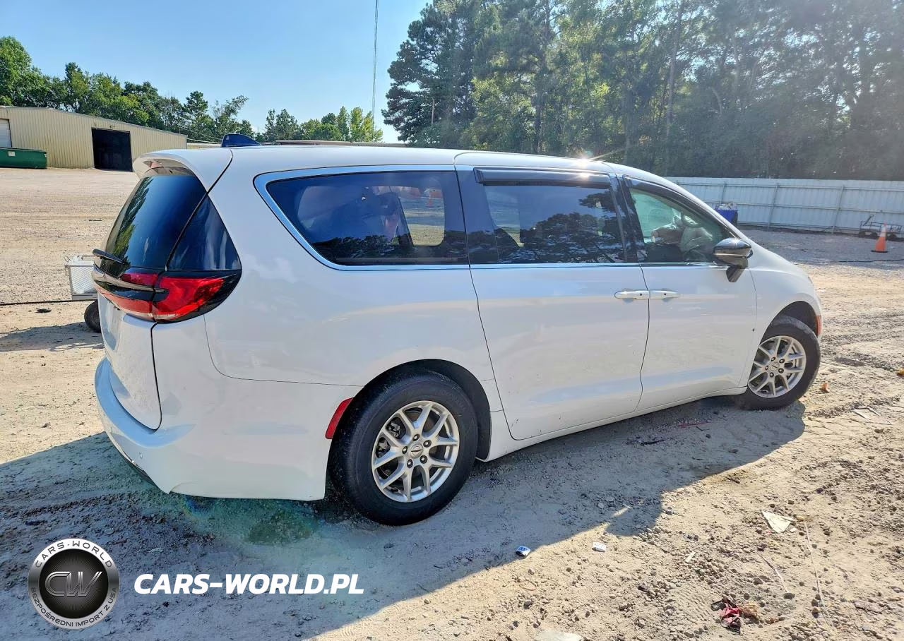 2024 Chrysler Pacifica Touring L VIN:2C4RC1BG9RR189300 - 3